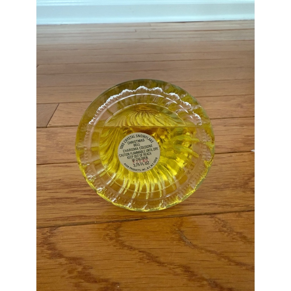 Avon Vintage 1980 Crystal Snowflake Christmas Bell Charisma Cologne - New in Box - Picture 5 of 5